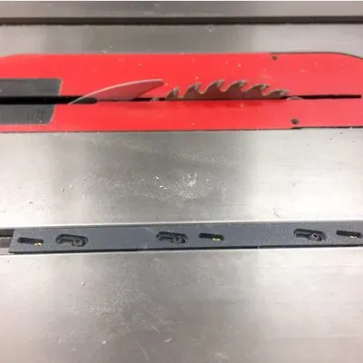 Hệ thống thanh hướng dẫn Zero Play cho máy cưa bàn