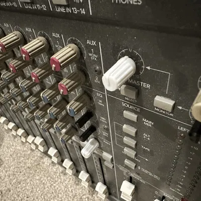 Núm điều chỉnh nhỏ thay thế cho bàn trộn Mackie