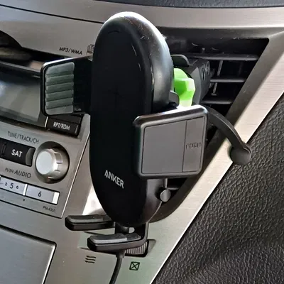 Nút vặn cải tiến cho bộ sạc điện thoại ô tô Anker