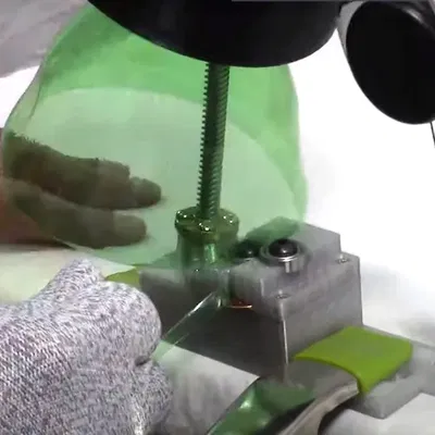 Máy cắt chai nhựa cộng đồng Recreator 3D