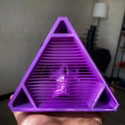 Đầu lâu treo lơ lửng phong cách lowpoly