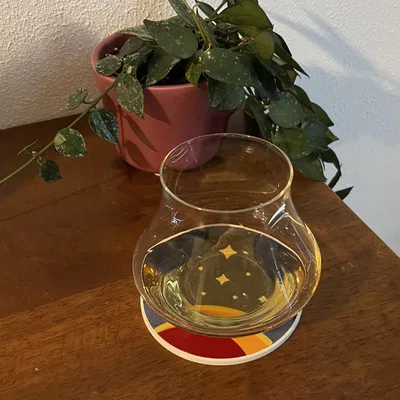 Đế lót ly đa phần với biểu tượng Hệ sao Starfield