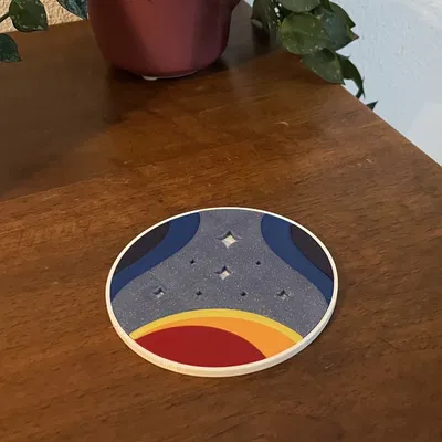 Đế lót ly đa phần với biểu tượng Hệ sao Starfield