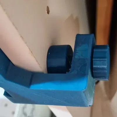 Giá treo hiển thị gắn tường theo kiểu French cleat