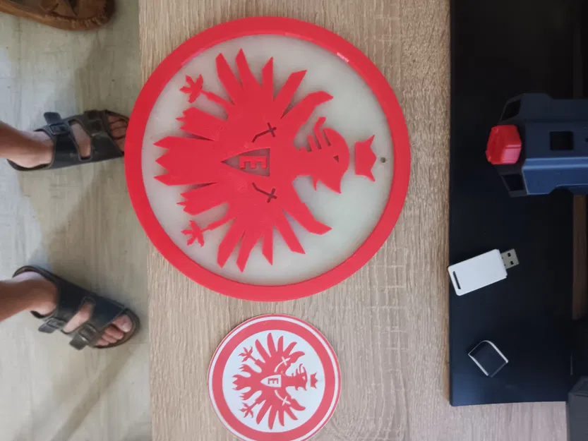 Biểu tượng SGE Eintracht Frankfurt với Attila - Image 2