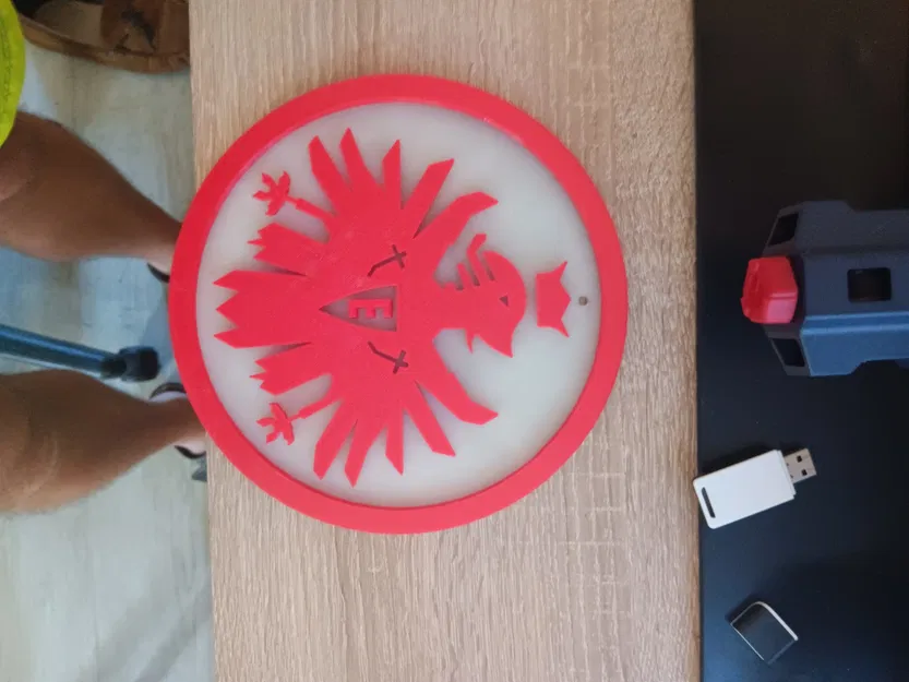 Biểu tượng SGE Eintracht Frankfurt với Attila - Image 3