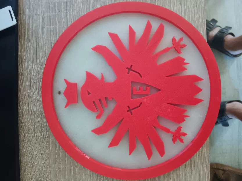 Biểu tượng SGE Eintracht Frankfurt với Attila - Image 4