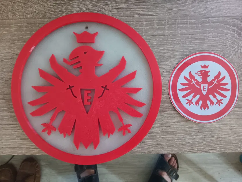 Biểu tượng SGE Eintracht Frankfurt với Attila - Image 6