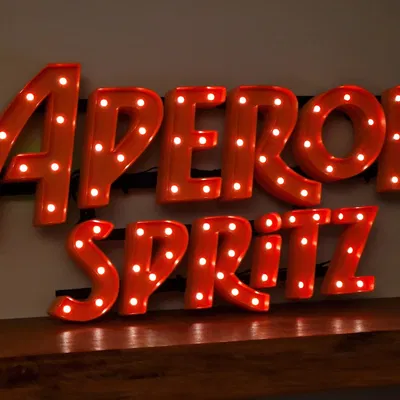 Biển hiệu retro LED "Aperol Spritz" treo tường
