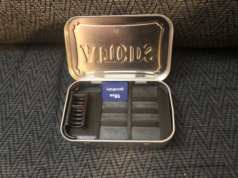 Khay đựng thẻ nhớ micro SD và SD trong hộp Altoids - Image 1