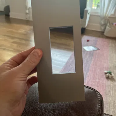 Giá đỡ đinh vít cho khung cửa hàng ngày