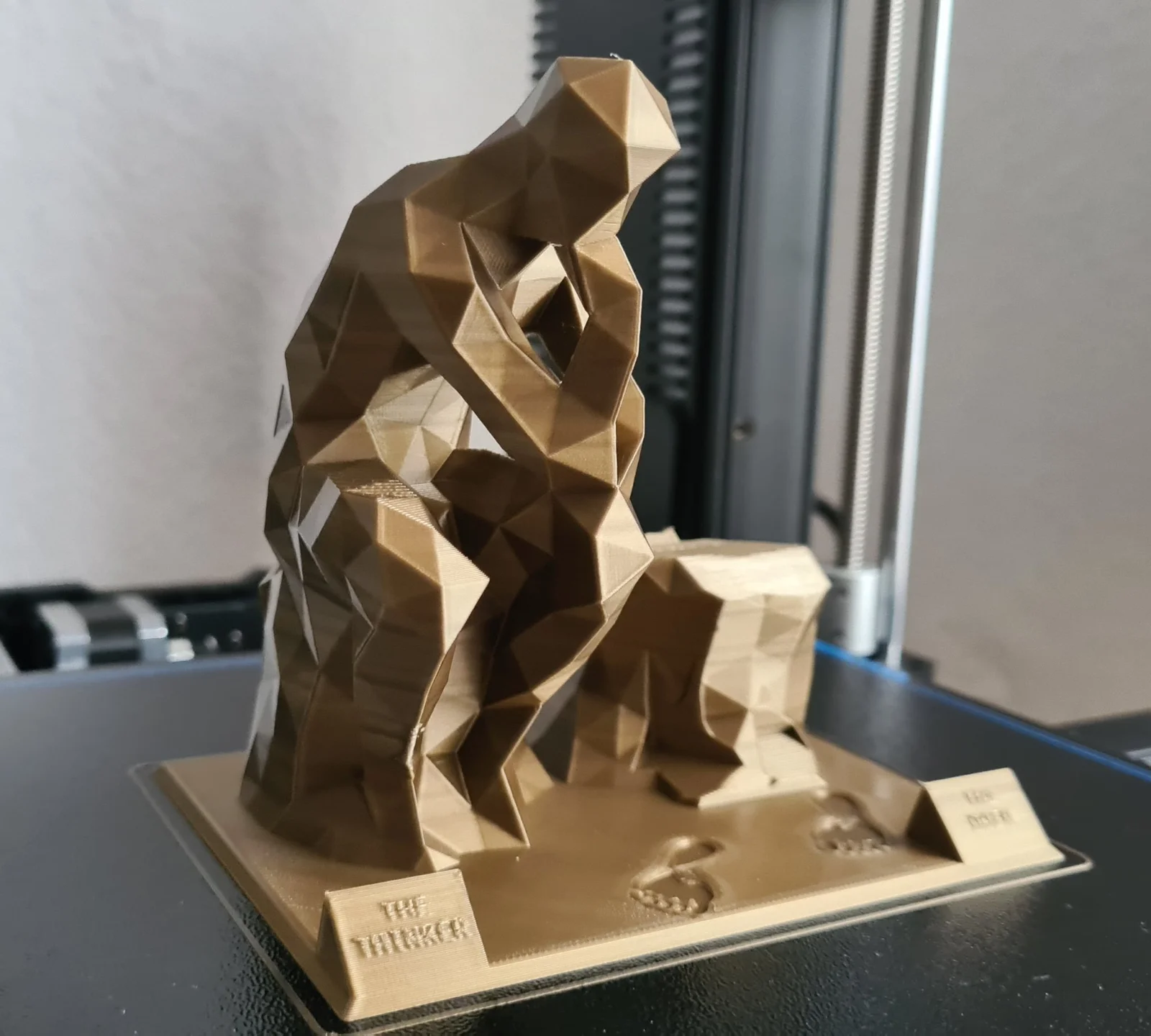 Tượng Người Suy Tư và Người Hành Động phong cách Lowpoly 1