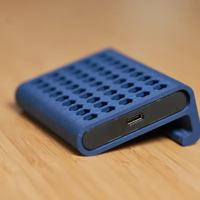 Giá đỡ di động cho SSD Samsung T5 trên iPad