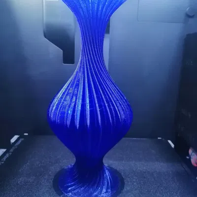 Bình hoa được thiết kế lại tinh tế và hiện đại