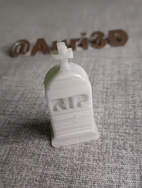 Bia mộ trang trí Halloween với thiết kế đáng sợ - Image 1