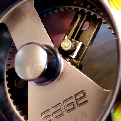 Cuộn câu cá SAGE 3200 với bộ phận clicker thay thế