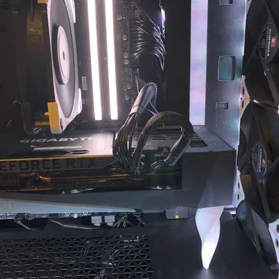 Giá đỡ GPU thiết kế tam giác xoắn cho Gigabyte 3080 Ti