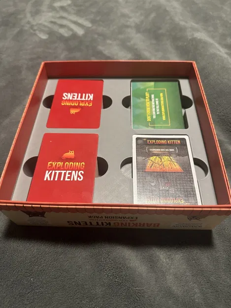 Giá đỡ tổ chức thẻ cho trò chơi Exploding Kittens - Image 1