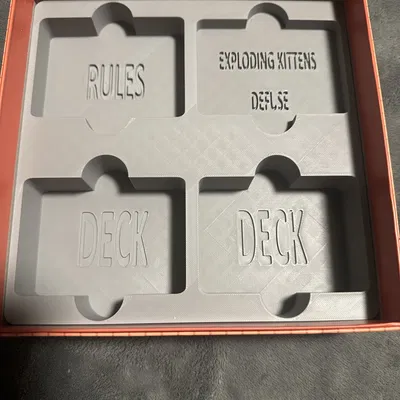 Giá đỡ tổ chức thẻ cho trò chơi Exploding Kittens