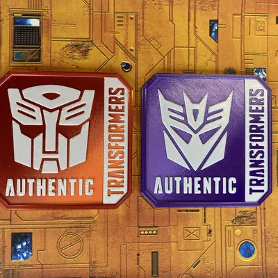 Đế ly Transformers với logo "Authentic" độc đáo