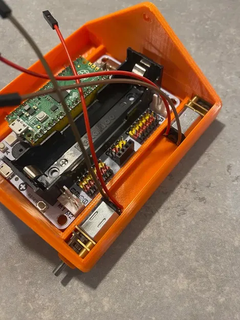 Robot Sumo Battlebot sử dụng Raspberry Pi Pico và Wukong 2040 - Image 2