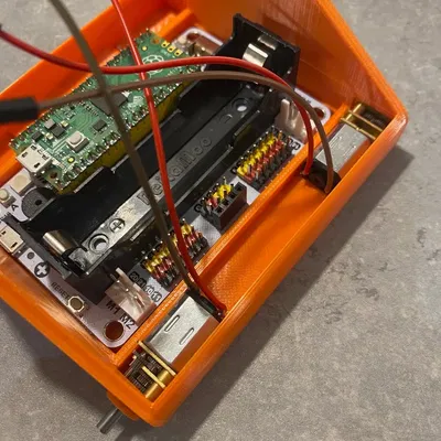 Robot Sumo Battlebot sử dụng Raspberry Pi Pico và Wukong 2040