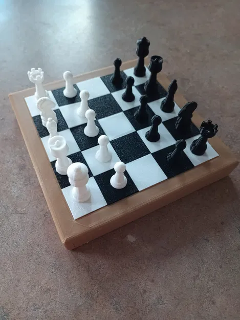 Bàn cờ vua mini 5x5 cho chuyến du lịch - Image 1