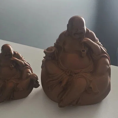 Buddha Hạnh Phúc Hút Thuốc với Chi Tiết Tuyệt Vời