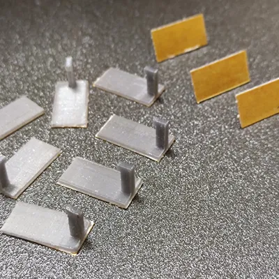 Móc nhẹ cho bộ sưu tập (cờ, mặt dây chuyền) với băng dính ...