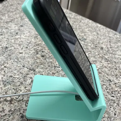 Giá đỡ iPhone để bàn tích hợp cáp sạc