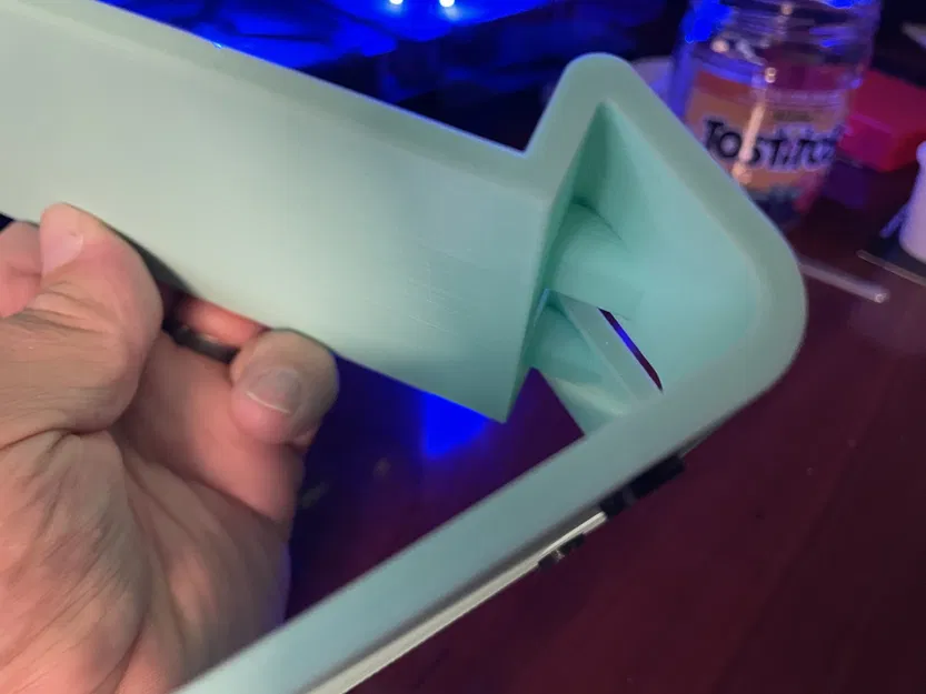 Giá đỡ iPhone để bàn tích hợp cáp sạc - Image 4