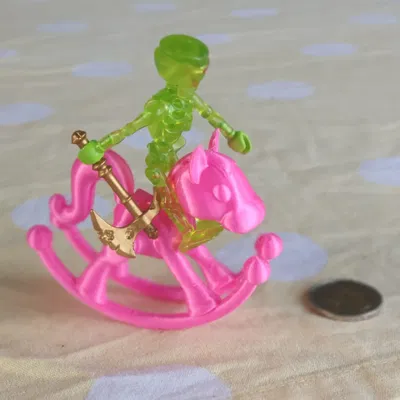 Ngựa bập bênh dễ thương cho ngôi nhà búp bê cổ điển