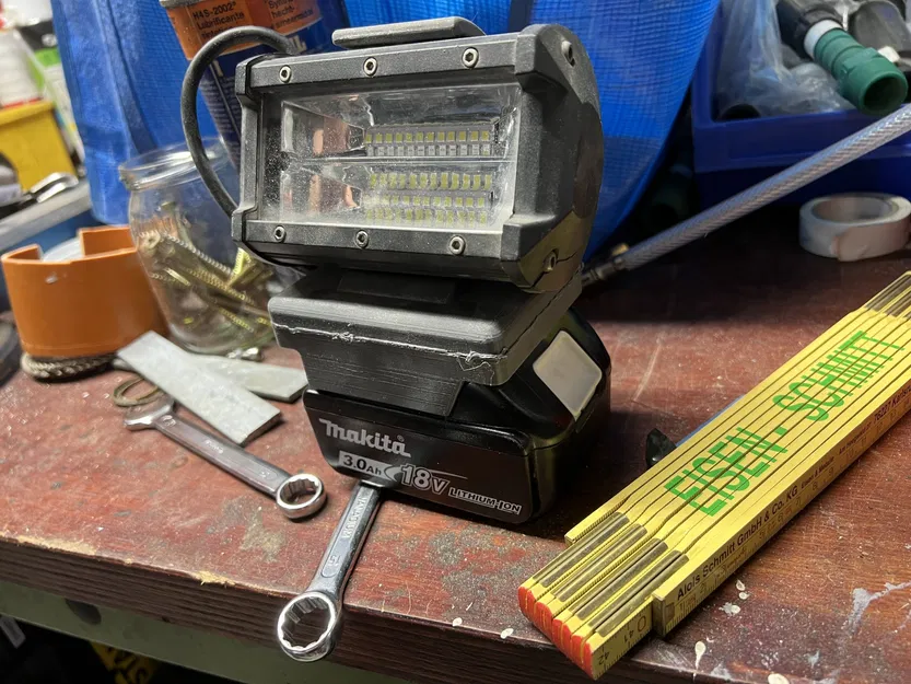 Đèn làm việc Makita với vít M8 - Image 1