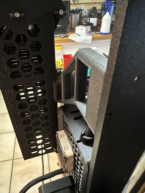 Giá đỡ lớn RMU MK3 Einsy được căn chỉnh với khung máy. - Image 1