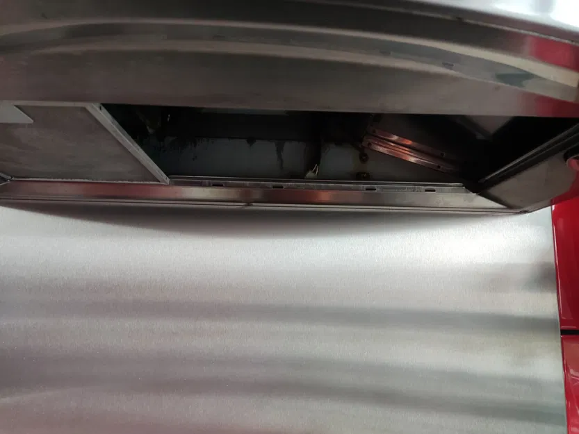 Thay thế tab kim loại cho bộ lọc máy hút mùi Electrolux - Image 5