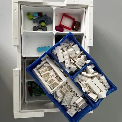 Hộp đựng Lego BYGGLEK của Ikea với các ngăn nhỏ