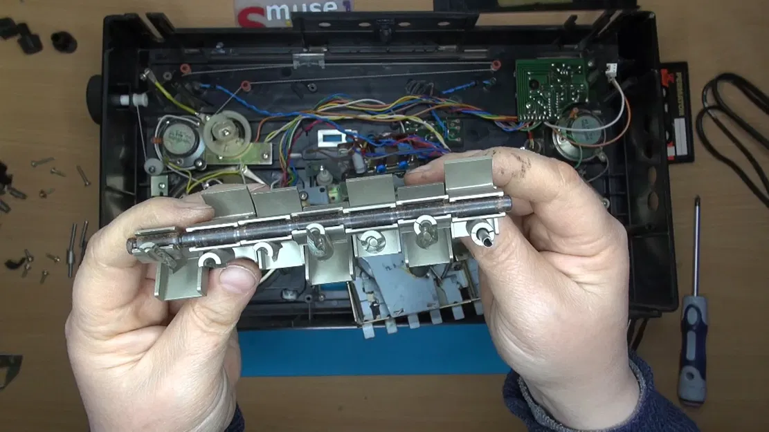 Sửa chữa phím hỏng của máy ghi âm cổ ITT RC 5600 - Image 9