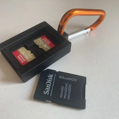 Giá đỡ thẻ SD cho 1 thẻ SD và 2 thẻ micro SD