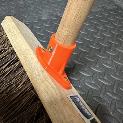 Thay thế bộ nối chổi cho xưởng làm việc