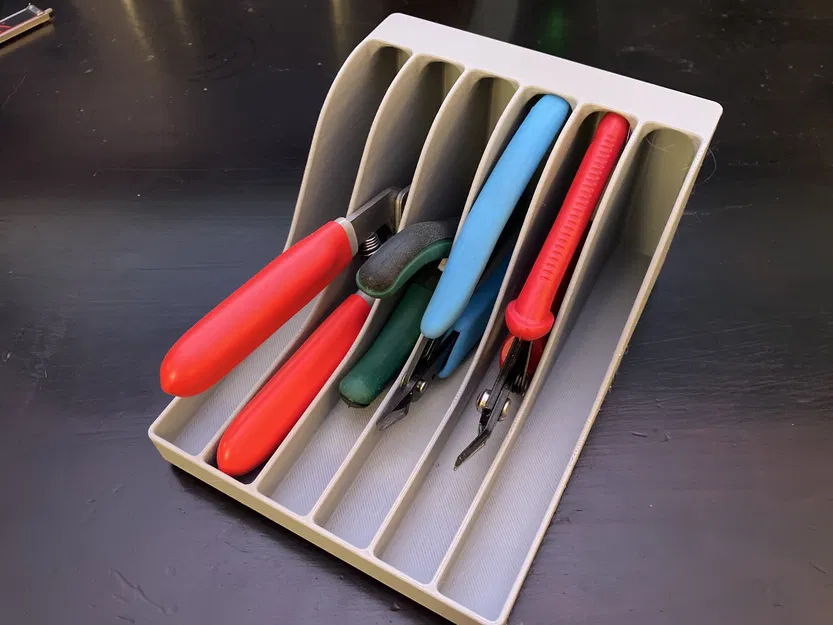 Giá đỡ kìm và cắt 3x4 Gridfinity với khe rộng - Image 1