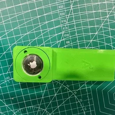 Giá đỡ điều khiển FireTV tích hợp AirTag