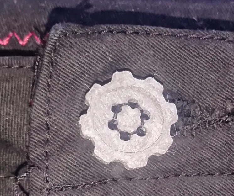 Nút hình bánh răng với nhiều lỗ khác nhau - Image 2