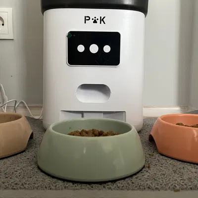 Máy chia thức ăn tự động cho mèo và chó con