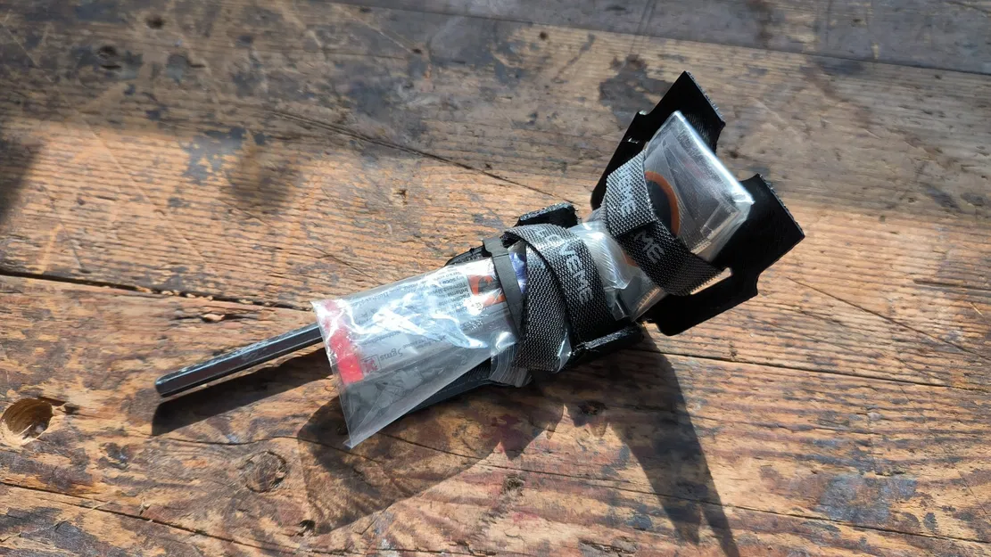 Ngăn chứa bí mật trên yên xe cho đồ dùng nhỏ gọn - Image 4