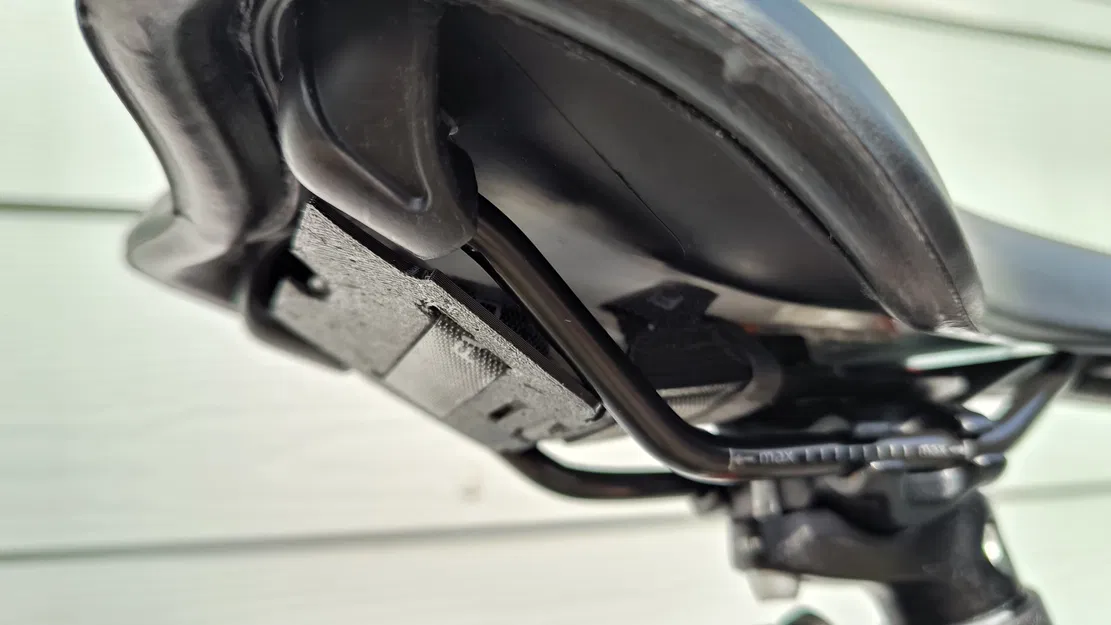 Ngăn chứa bí mật trên yên xe cho đồ dùng nhỏ gọn - Image 5