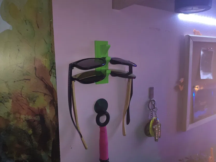 Giá đỡ kính mát đơn giản - Image 1