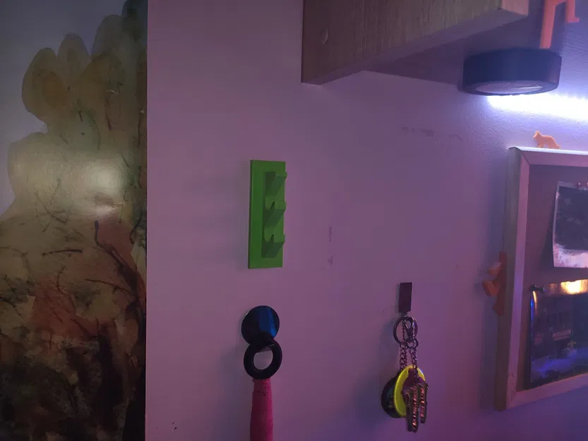 Giá đỡ kính mát đơn giản - Image 2