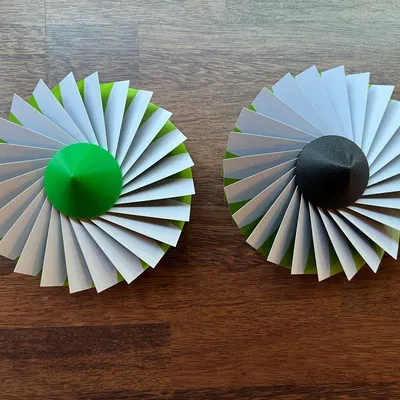 Giá đỡ danh thiếp hình tuabin phản lực xoay