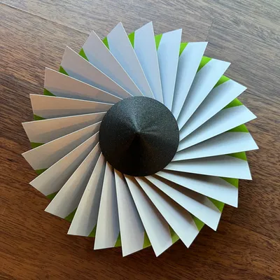 Giá đỡ danh thiếp hình tuabin phản lực xoay