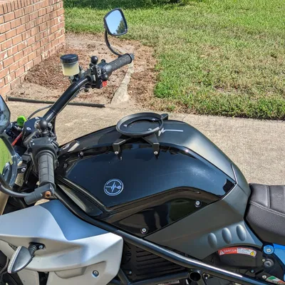 Giá đỡ Givi Tanklock cho xe máy điện Energica EsseEsse9